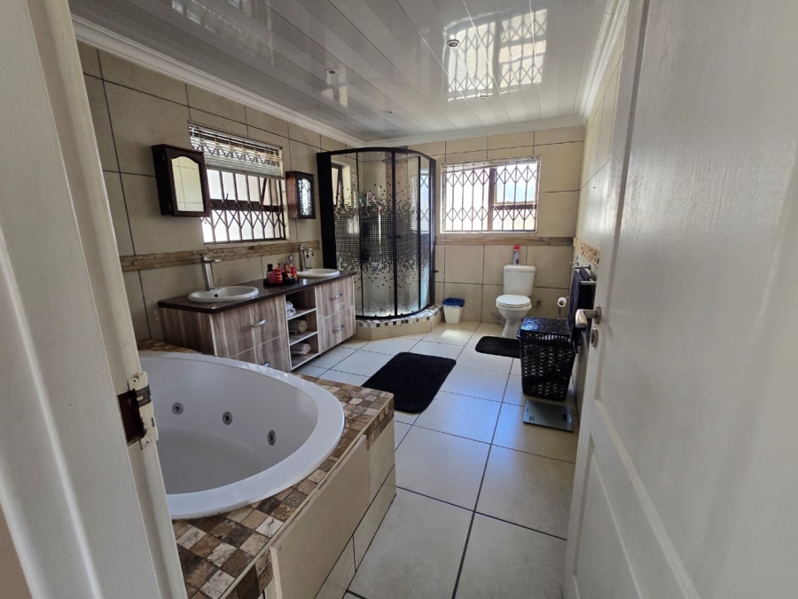 4 Bedroom Property for Sale in Dan Pienaar Free State
